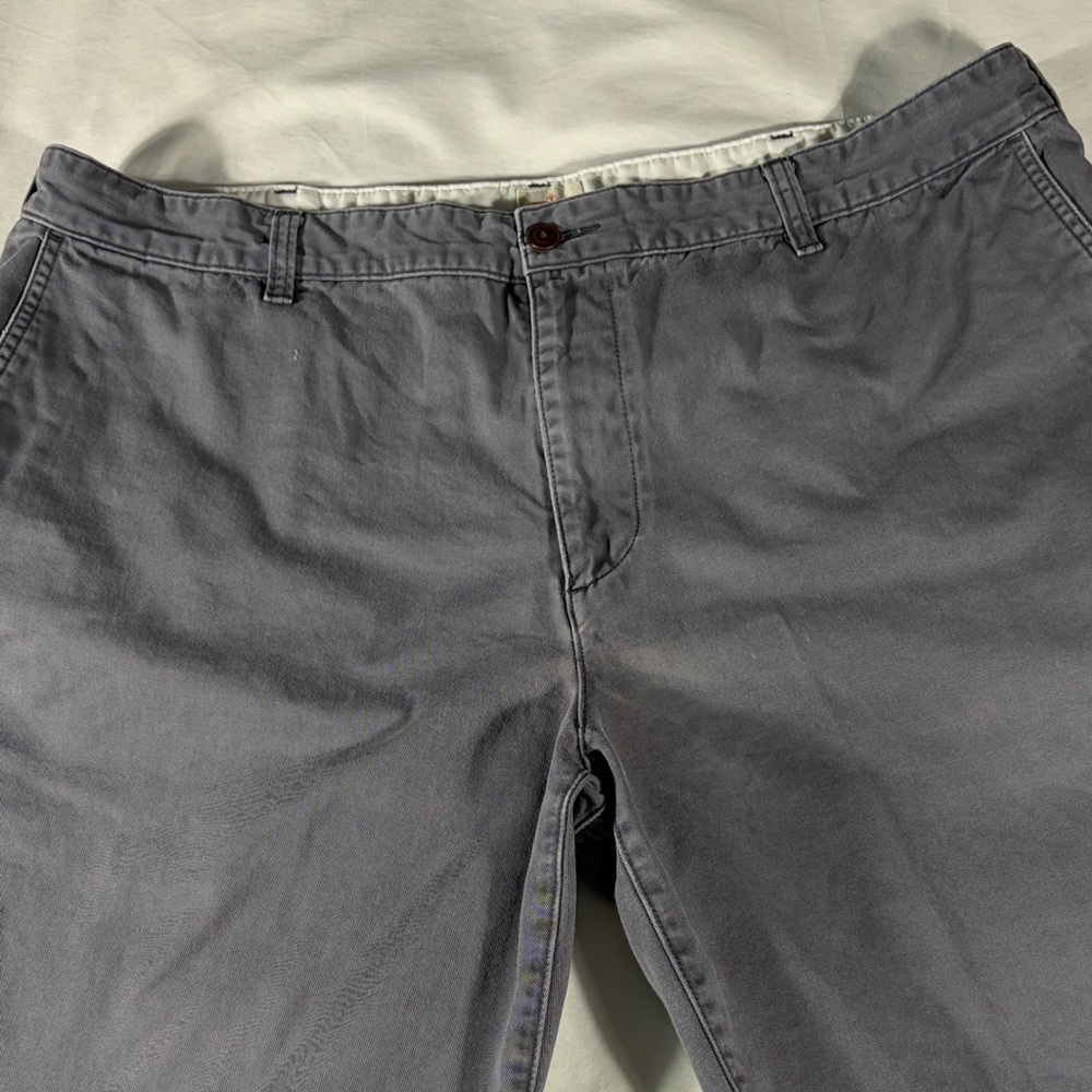 Dockers mens dark grey basic flat front 9.5" inseam chino shorts - size 42